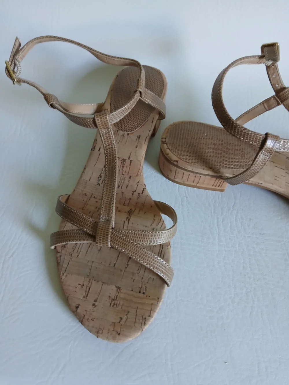 Talbots Tan Cork T-Strap Sandals Flat Heel Sz7.5M Size Buckle